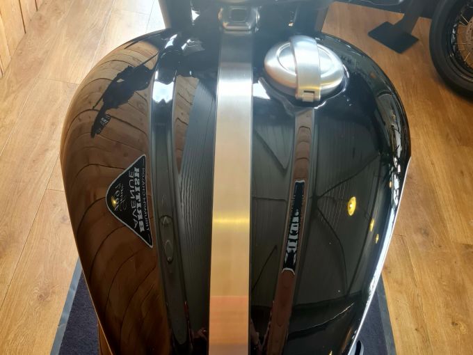 TRIUMPH ROCKET 3 R STORM 4
