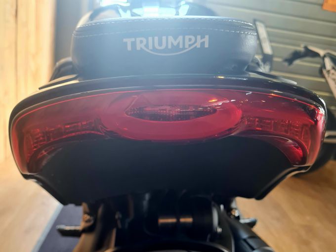 TRIUMPH ROCKET 3 R STORM 4
