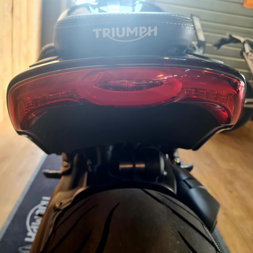 TRIUMPH ROCKET 3 R STORM 4