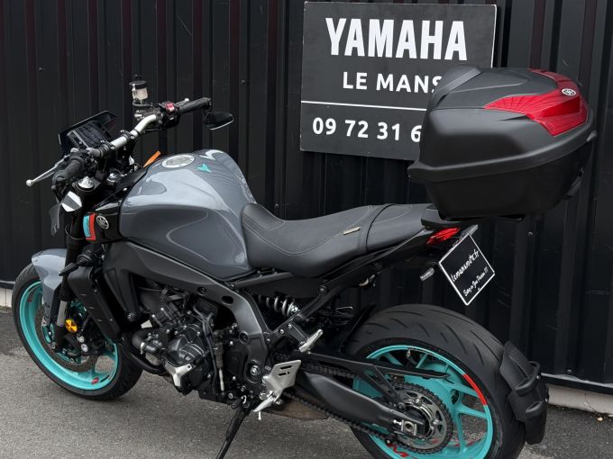 YAMAHA MT-09 4