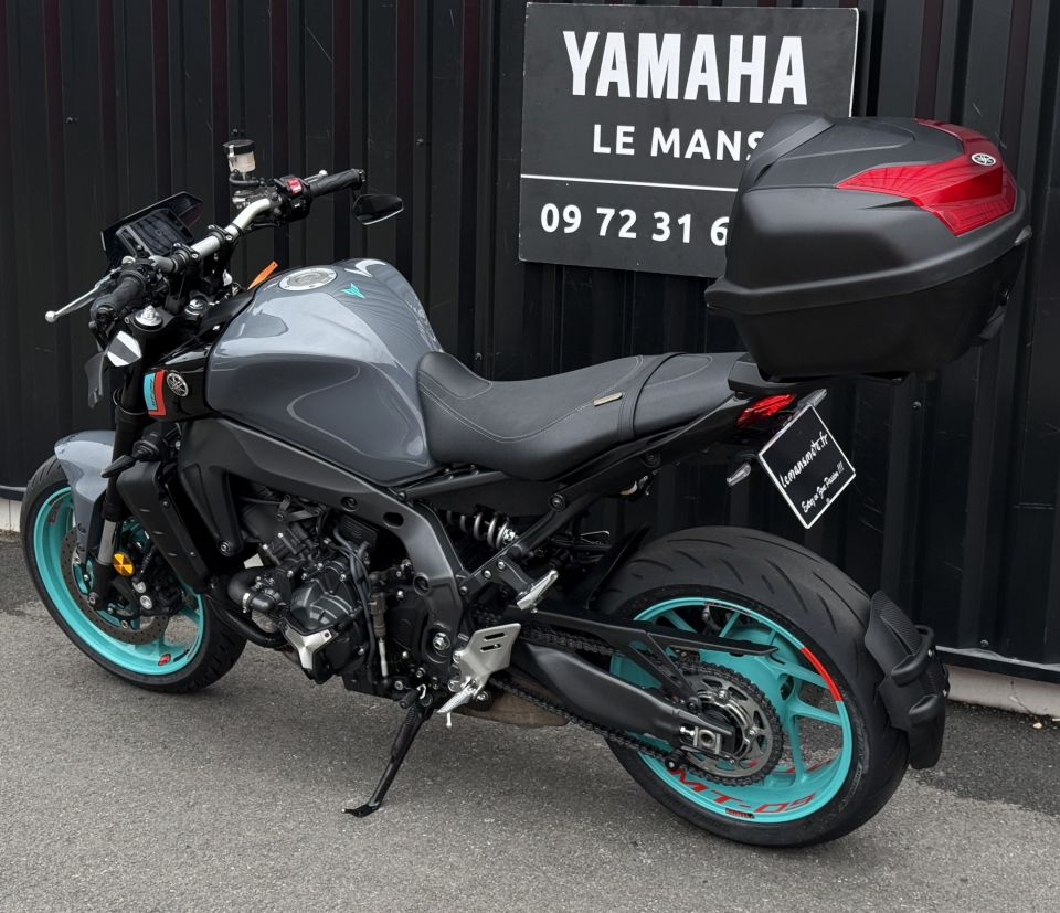 YAMAHA MT-09 4