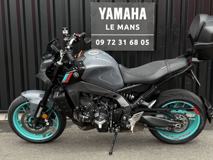 YAMAHA MT-09 4
