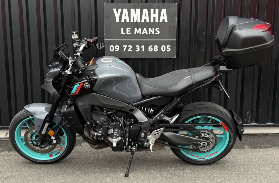 YAMAHA MT-09 4