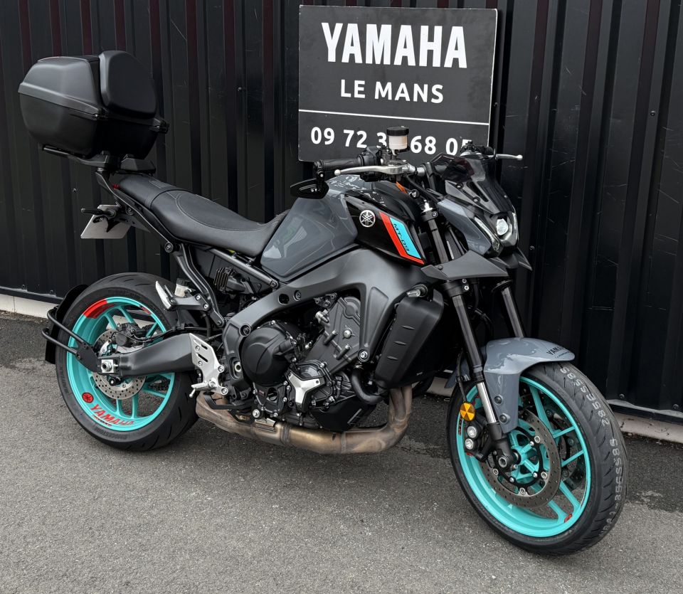 YAMAHA MT-09 4