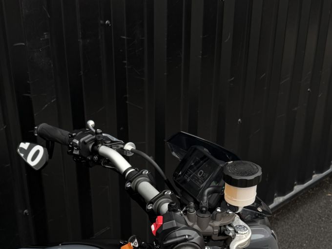 YAMAHA MT-09 4