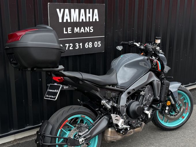 YAMAHA MT-09 4