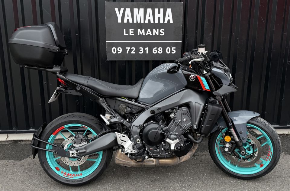 YAMAHA MT-09 4