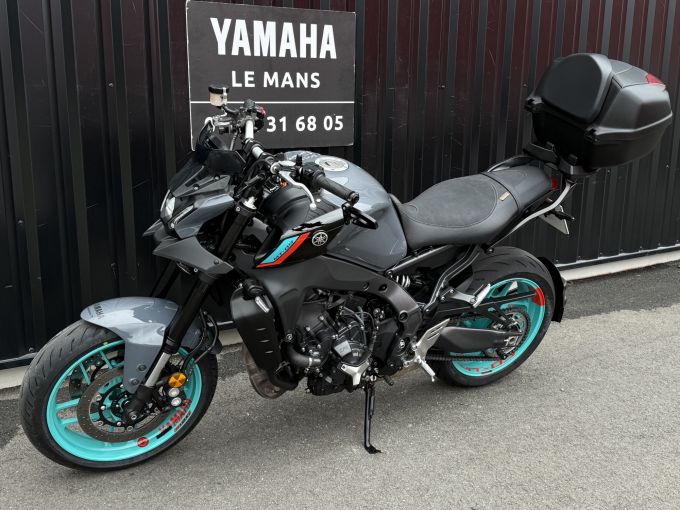 YAMAHA MT-09 4