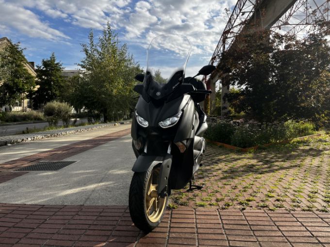 YAMAHA XMAX 300 Tech Max 4