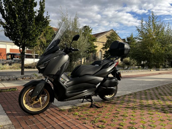 YAMAHA XMAX 300 Tech Max 4