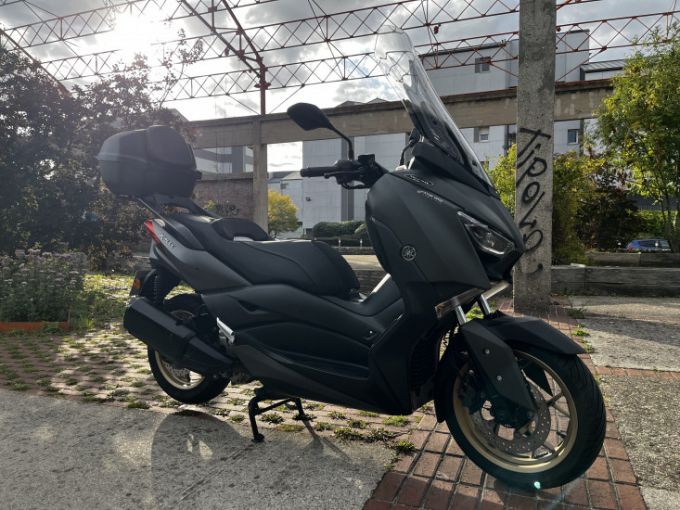 YAMAHA XMAX 300 Tech Max 4