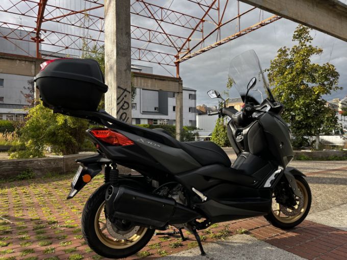 YAMAHA XMAX 300 Tech Max 4