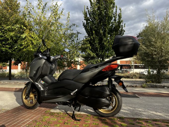 YAMAHA XMAX 300 Tech Max 4