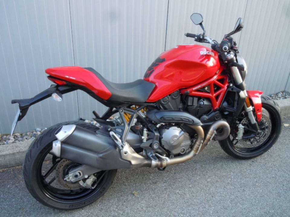 DUCATI MONSTER 821 4