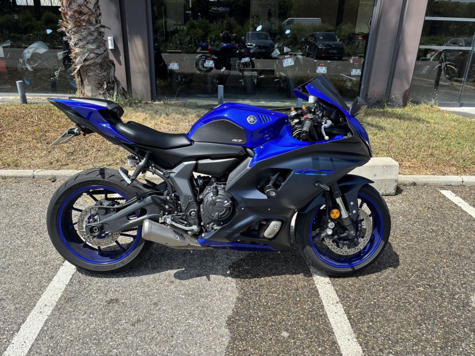 YAMAHA YZF-R7 4