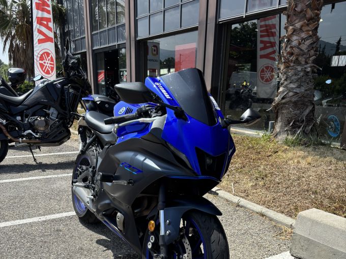 YAMAHA YZF-R7 4