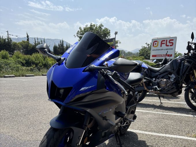 YAMAHA YZF-R7 4