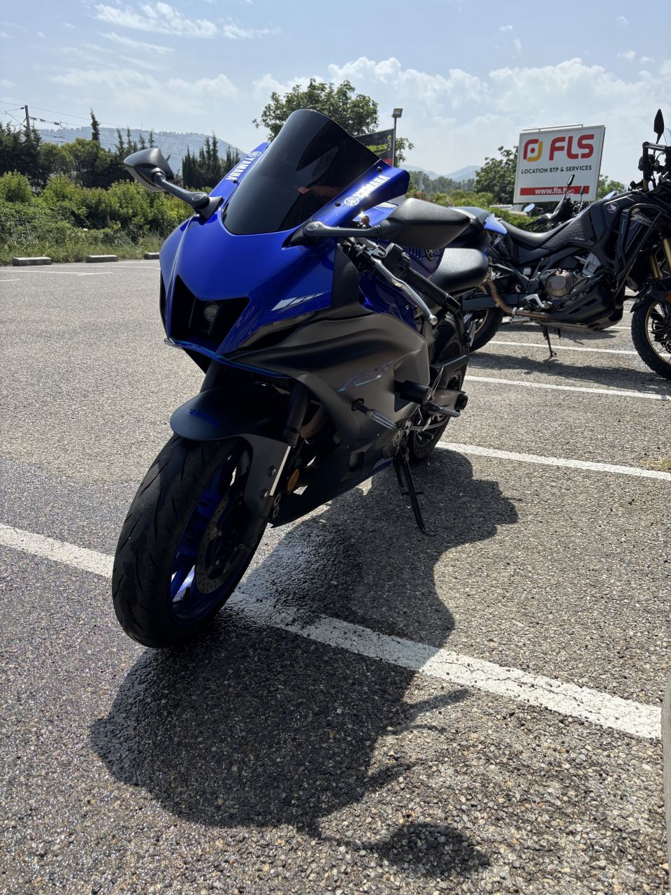 YAMAHA YZF-R7 4