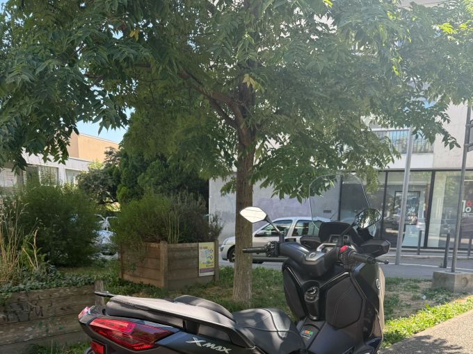 YAMAHA XMAX 300 Tech Max 4