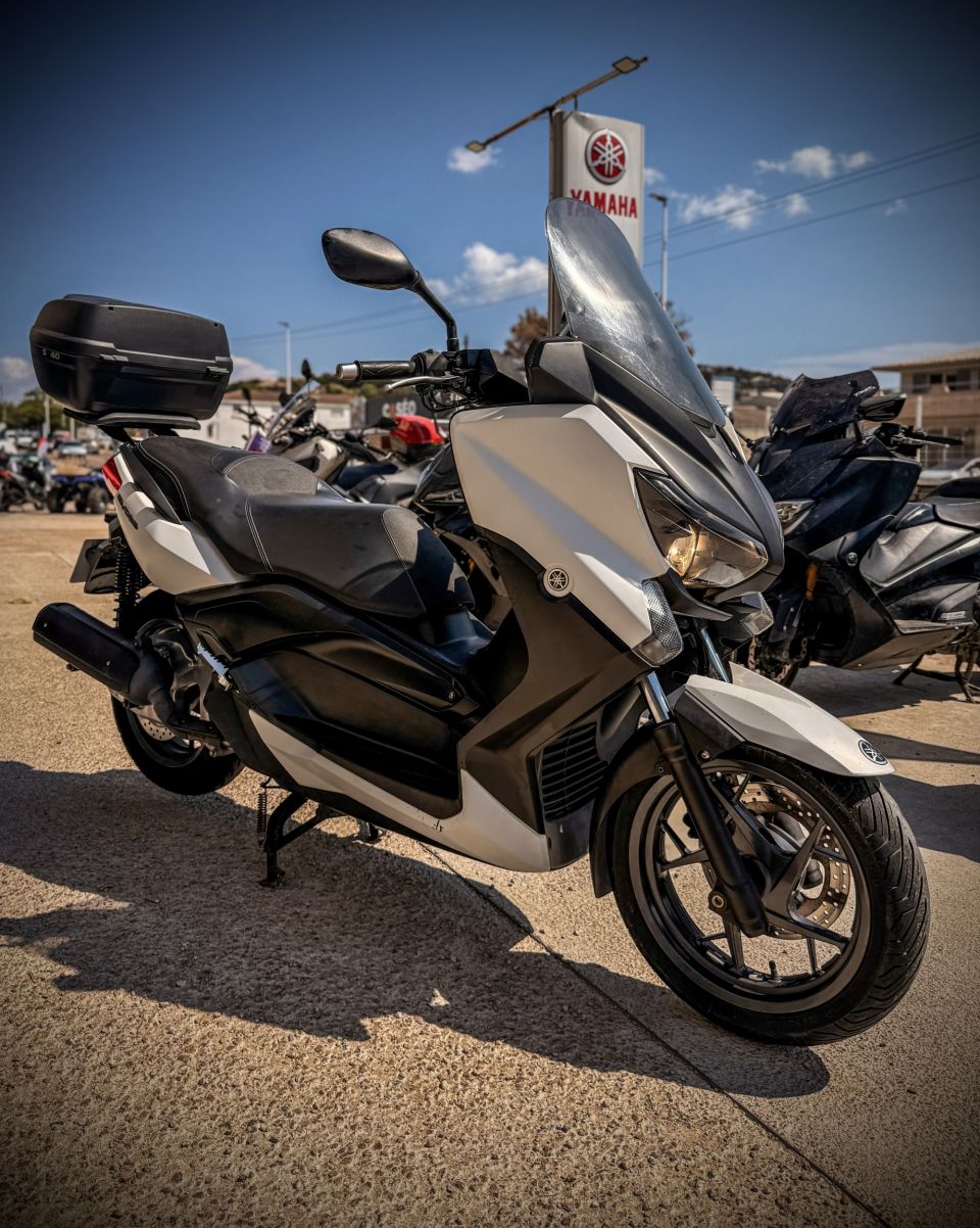 YAMAHA XMAX 125 4