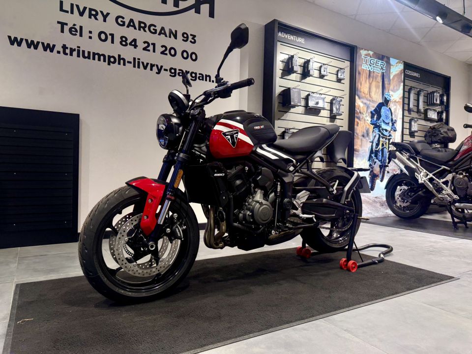 TRIUMPH TRIDENT 660 4