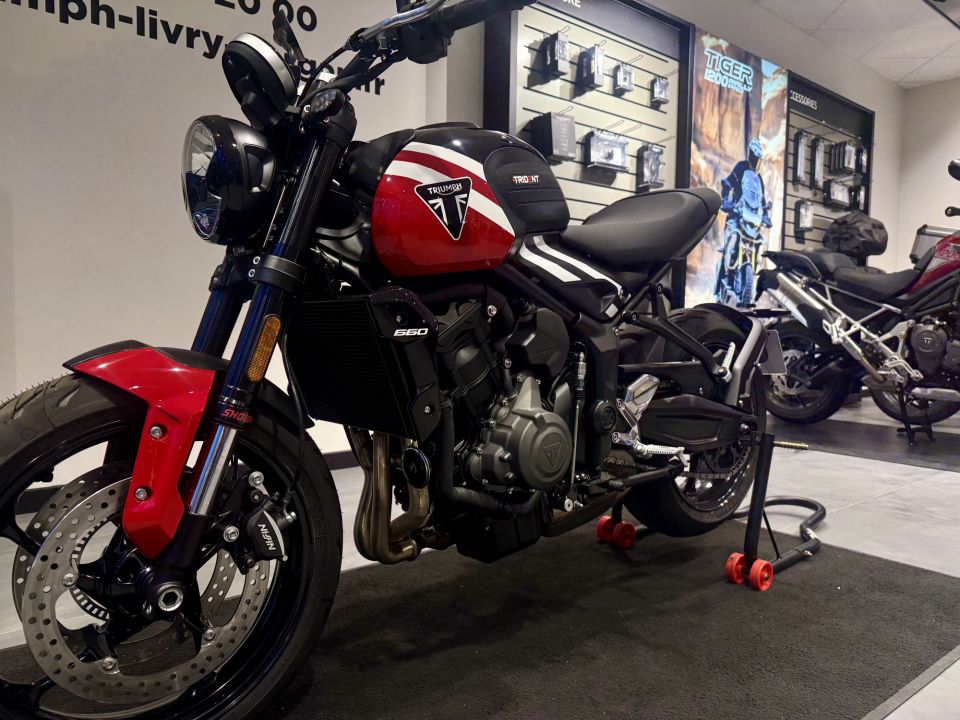 TRIUMPH TRIDENT 660 4