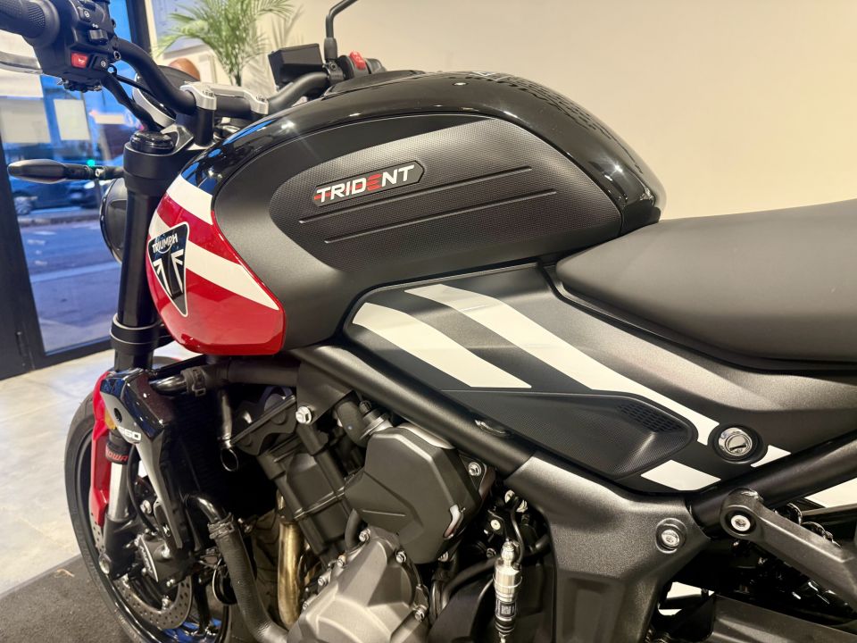 TRIUMPH TRIDENT 660 4