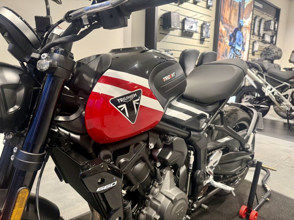 TRIUMPH TRIDENT 660 4