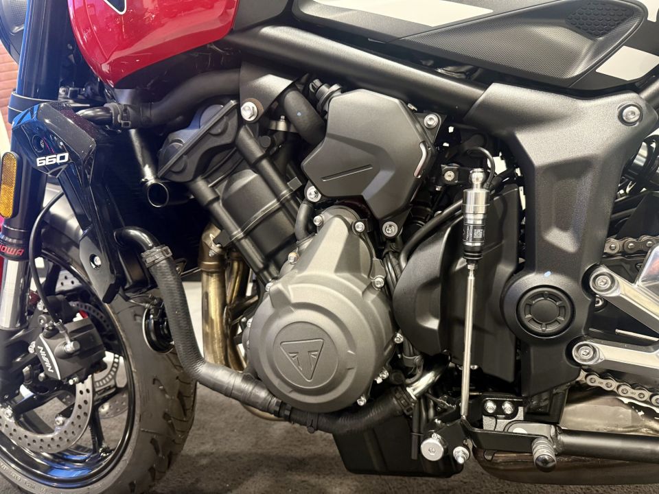 TRIUMPH TRIDENT 660 4