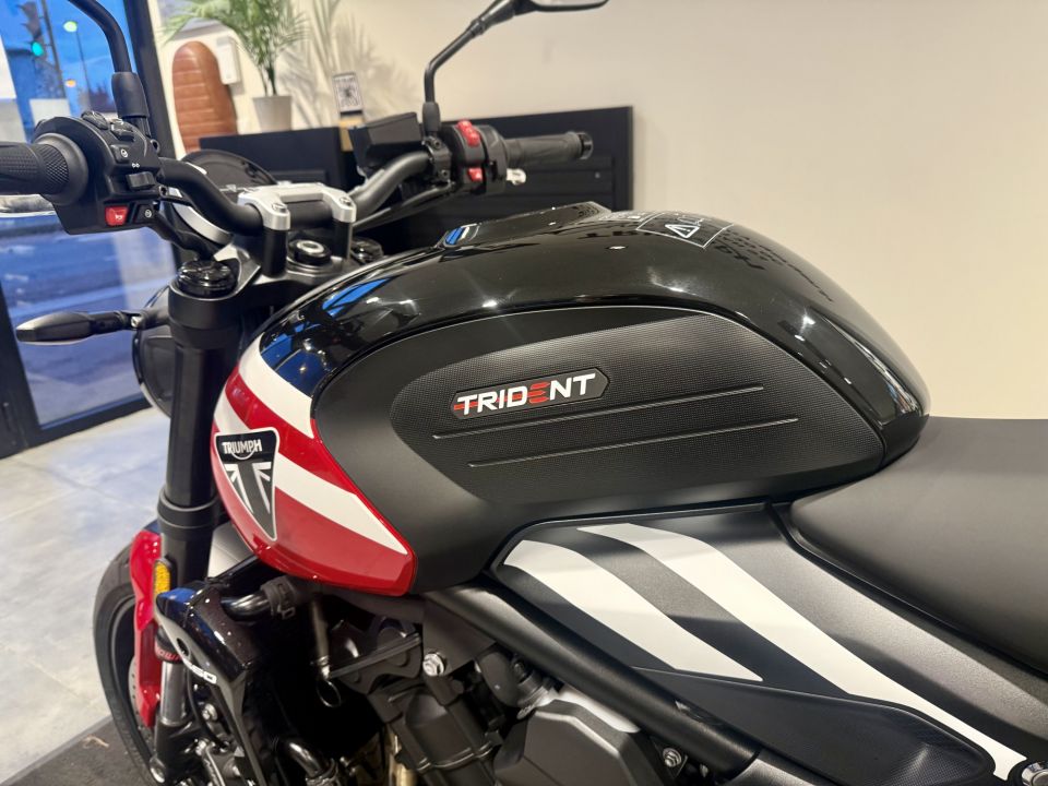 TRIUMPH TRIDENT 660 4