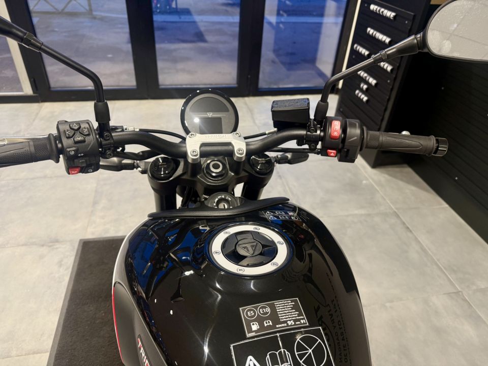 TRIUMPH TRIDENT 660 4