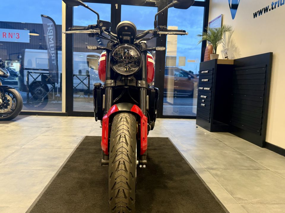 TRIUMPH TRIDENT 660 4