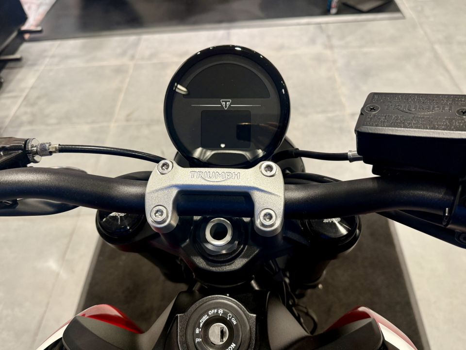 TRIUMPH TRIDENT 660 4