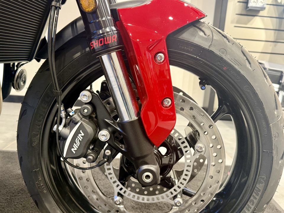 TRIUMPH TRIDENT 660 4