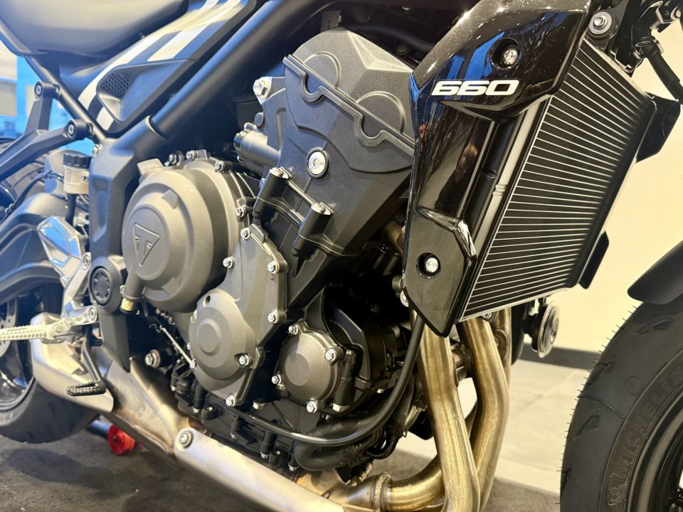 TRIUMPH TRIDENT 660 4