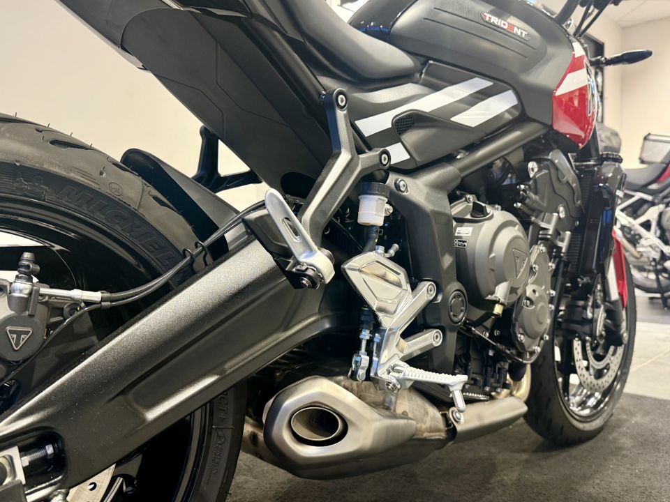 TRIUMPH TRIDENT 660 4