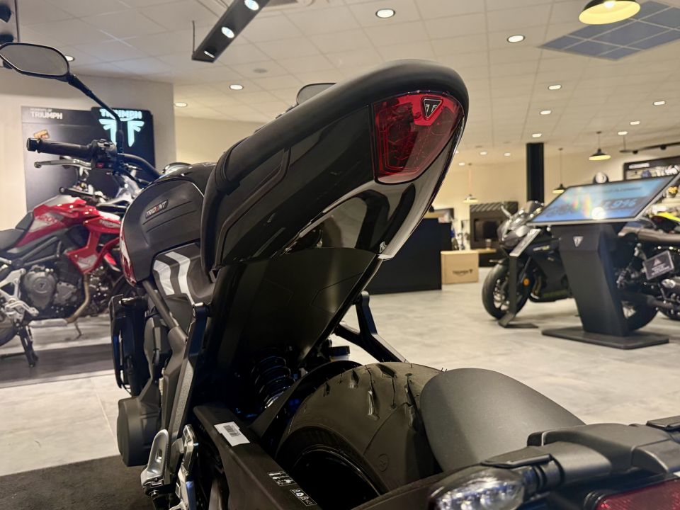 TRIUMPH TRIDENT 660 4