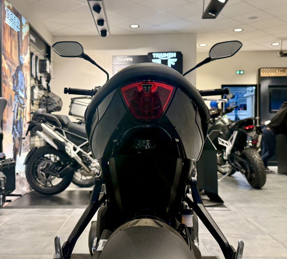 TRIUMPH TRIDENT 660 4