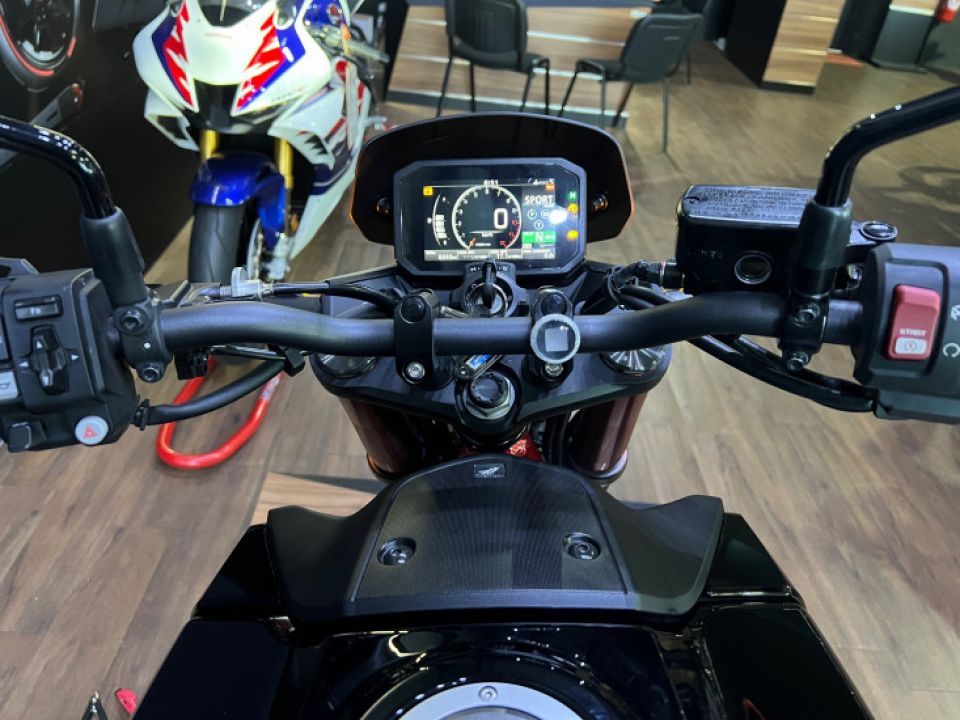 HONDA CB750 Hornet 35 kW 4