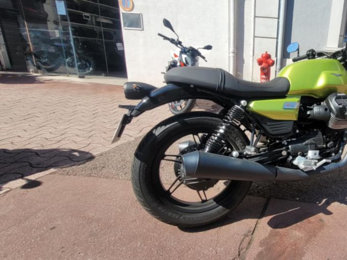 MOTO GUZZI V7 4