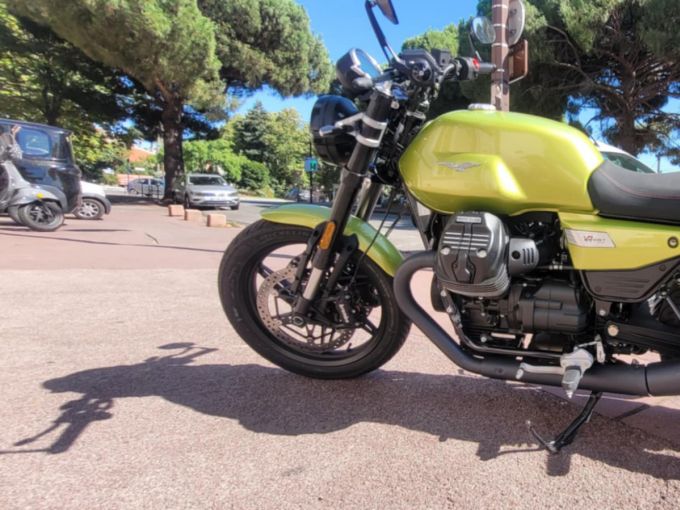 MOTO GUZZI V7 4