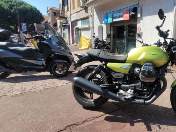MOTO GUZZI V7 4