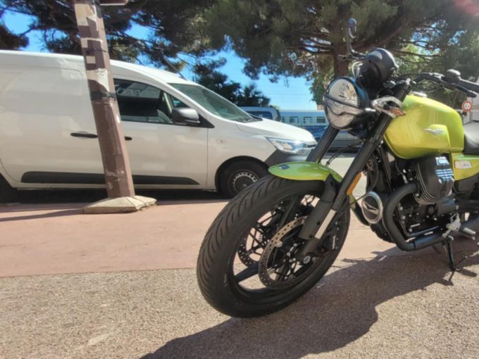 MOTO GUZZI V7 4
