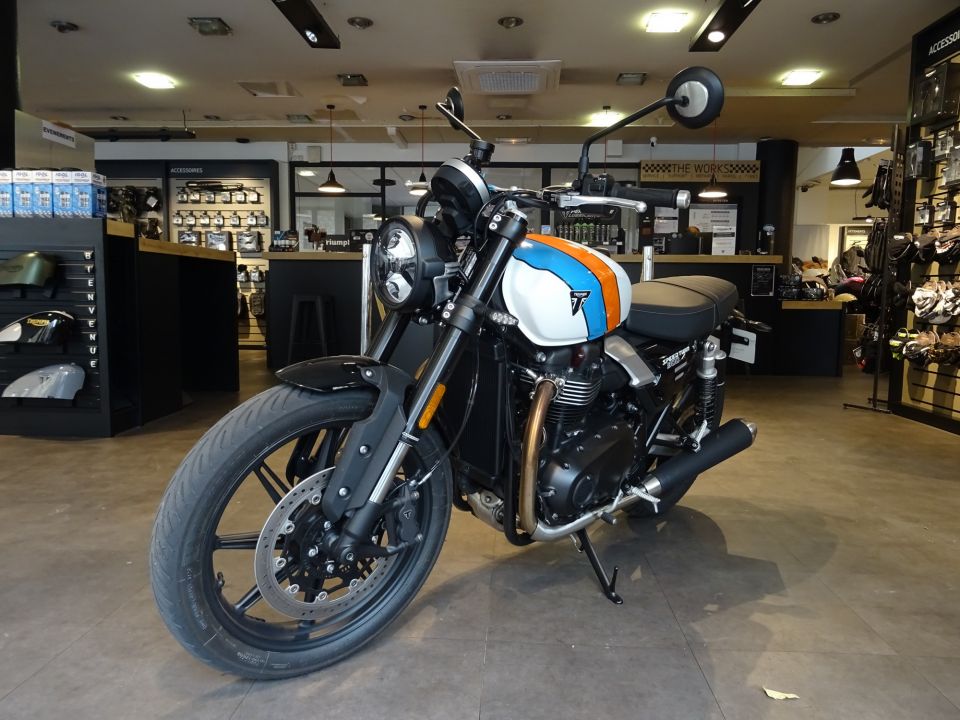 TRIUMPH SPEED TWIN 900 4