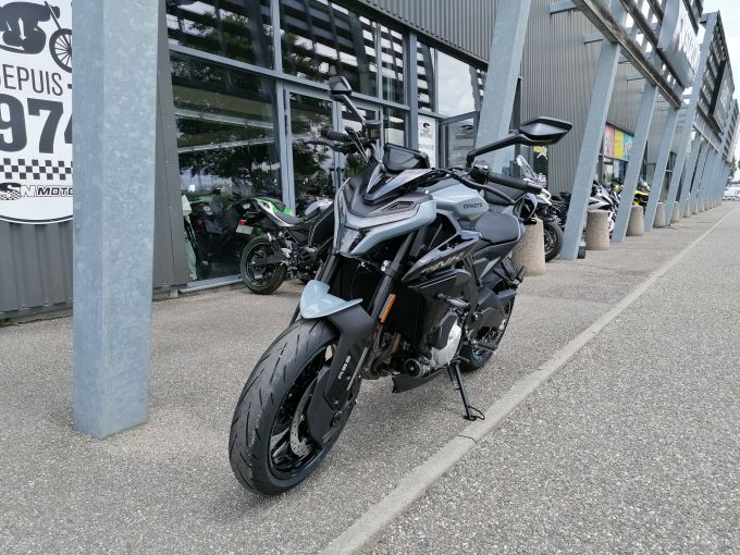 CF MOTO 675 NK 4