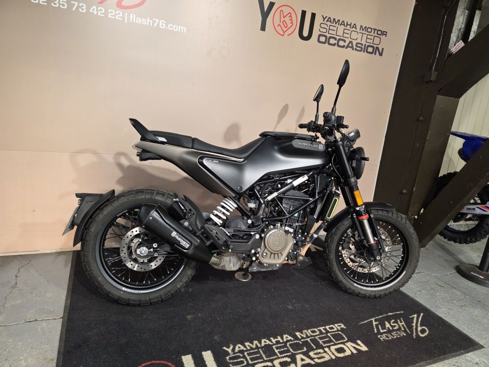 HUSQVARNA SVARTPILEN 125 ABS 4