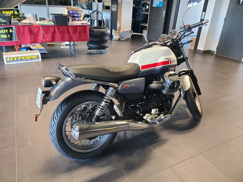 MOTO GUZZI V7 SPECIAL 4