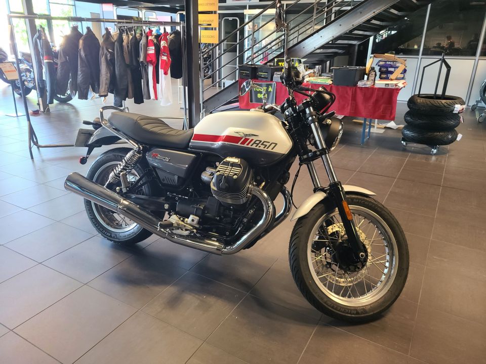 MOTO GUZZI V7 SPECIAL 4