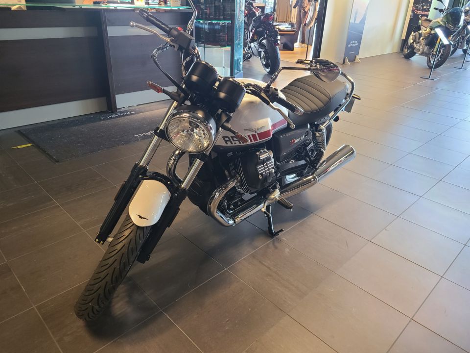 MOTO GUZZI V7 SPECIAL 4