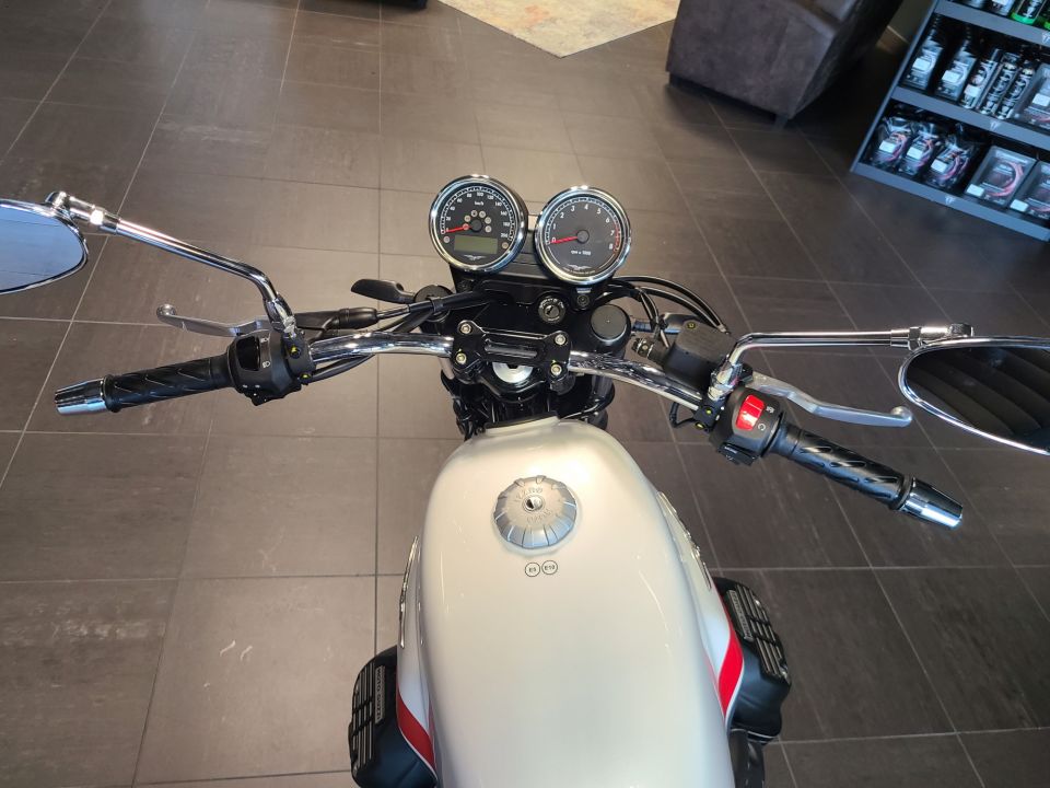 MOTO GUZZI V7 SPECIAL 4